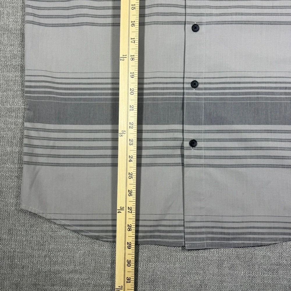 Oakley‎ Mens Grey Striped Short Sleeve Button Down Shirt Regular Fit Size Medium